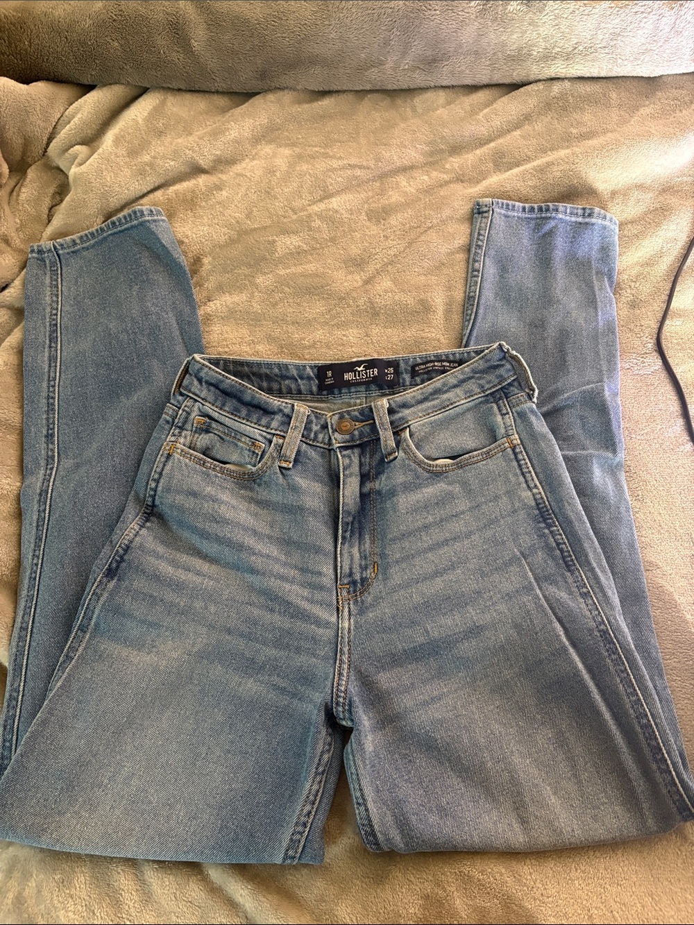 Hollister Light Wash Ultra High-Rise Women's Jeans
